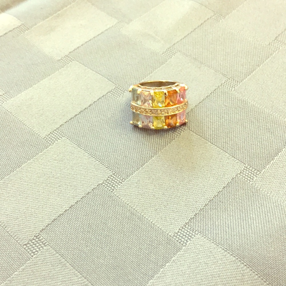 Multi color stone ring